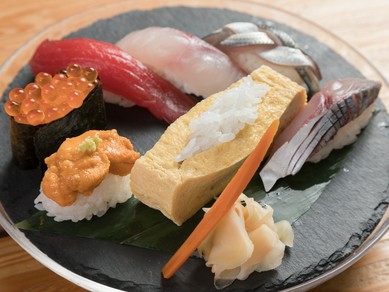 新鮮なネタを引き立たせるようなシャリを研究して生まれた『お寿司』