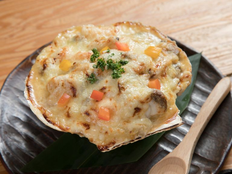 味の決め手は、自家製ソースの隠し味『いろいろ海鮮クリームグラタン』