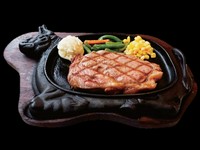 数ある食材の中でも、その美味しさから唯一「サー=騎士」の称号を
与えられお肉。赤身と脂身の旨味を同時に味わえるステーキの王様!