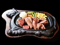 食べやすいように一口大にカットされた人気メニュー