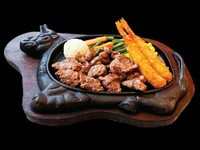 手仕込みのエビフライ2尾と88特選赤肉ステーキのコンボは満足頂けること間違いなし！