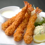 みんな大好きエビフライが4本も！