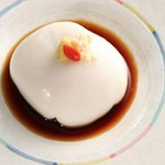 ジー:地面、マーミー:豆=ピーナッツ。モチモチ食感が美味しい沖縄を代表する伝統料理のひとつ。