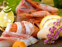 新鮮な魚介類を仕入れているので、魚料理には自信あり。魚の美味しさに改めて気づける『お刺身5種』