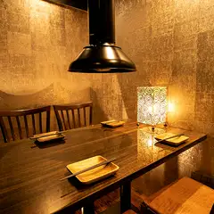 周囲を気にせず、ゆっくり落ち着いて飲めるのは個室ならでは