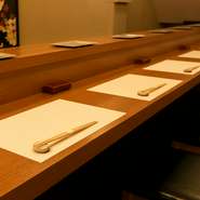 特別なデートは、入念な下調べによって成功へと導かれるもの。【寿司処かい原】であれば、予約が取れた時点で半分成功かもしれません。残り半分は、食事を終えれば分かります。