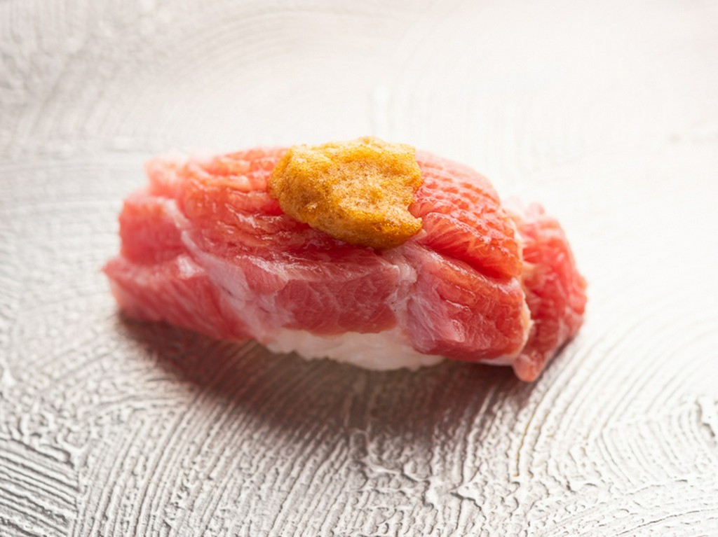 トロと醤油が一体になり、口の中でとろけていく『トロ　あわ醤油』