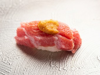 トロと醤油が一体になり、口の中でとろけていく『トロ　あわ醤油』