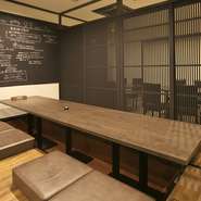 大切なビジネスパートナーと親睦を深める宴席にふさわしい料理と空間。掘りごたつ式の座席は、間仕切りで落ち着いた半個室になります。旬食材たっぷりのコース＋120分飲み放題プラン4000円～などが人気。