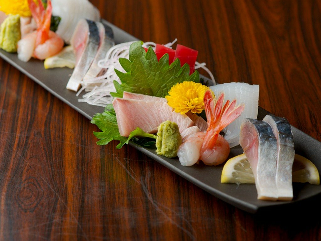 地元蛸島漁港で水揚げされた鮮魚味わう『お刺身盛り合わせ（4～5種盛り）』