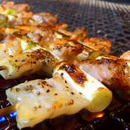 大きめカットの豚肉はカリッとジューシーに。
珠洲の塩で焼き上げる豚串は串焼きメニューの中でも一番人気！
