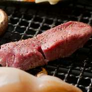 石川県外では、なかなかお目にかかれない希少な「能登牛」のヒレ肉を味わえます。まろやかでしつこさのない脂にはオレイン酸が非常に多く含まれているため、赤身と絶妙に絡み合い、格別の味わいを堪能できます。