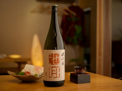店主が選んだ季節の美酒に出合える、和みの酒処でゆったり過ごす