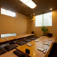 小さなお子様も快く受け入れてくれる、アットホームな【ふく桜】。掘りごたつの座敷があるので、家族での食事はもちろん、会席料理で、長寿のお祝い事など和気あいあいとした団らんの時を過ごすことができます。