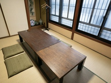 接待や会食、お祝い事、記念日の食事会などに向く個室を完備