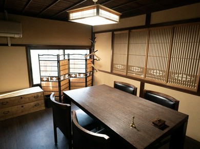 温かく、心地よく、寛げる雰囲気の店内