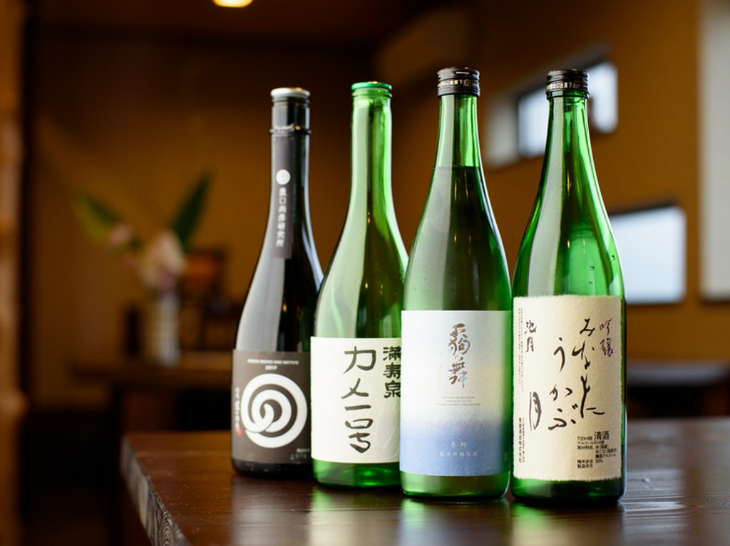 店主や女将と相談しながら、美酒名酒を選ぶのも楽しみのひとつ