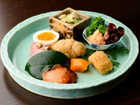 春夏秋冬の食材で彩り鮮やかに盛り合わせ。心が躍る『八寸』