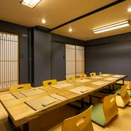 友人同士や家族うちの小宴会から、最大40名の大宴会まで収容できる部屋を完備。宴会に最適な各種コースや飲み放題付きコースのほか、予算や食べたい食材に合わせたオリジナルコースにも対応してもらえます。要予約。