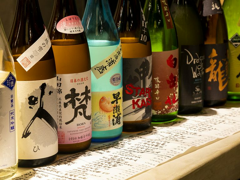 常時60種類がそろう、全国各地の選りすぐりの日本酒と福井の地酒