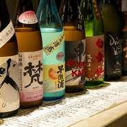 常時60種類がそろう、全国各地の選りすぐりの日本酒と福井の地酒