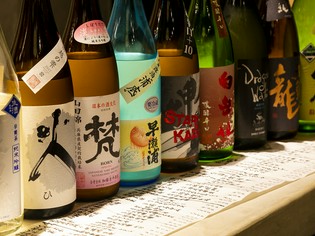 常時60種類がそろう、全国各地の選りすぐりの日本酒と福井の地酒