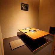 上品で落ち着いた雰囲気の半個室なら、プライベート感ある焼肉デートを楽しめます。ドリンクも豊富なので、ちょっと贅沢にコースを注文するのもおすすめ。当日コースよりも予約がお得です。