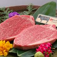 A5かつBMS11・最上位の12のみを使用。約2cmの厚切りステーキは格別の美味しさです。外は香ばしく、中はレア感を残して肉汁たっぷりに味わって欲しい一品です。柔らかいので高齢者からも食べやすいと好評です。