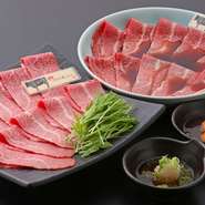 『和牛カルビ焼しゃぶ』と『和牛カルビ焼すき』は料理人が満を持して進めるメニュー。すき焼きだれも、しゃぶしゃぶのポン酢も手づくりです。和食を知っているからこそのつけだれが自慢です。