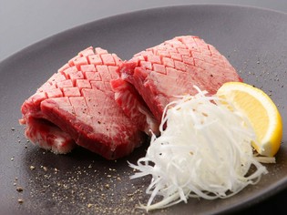 牛タン1本から1～2枚しか取れない「厚切り上タン」が美味