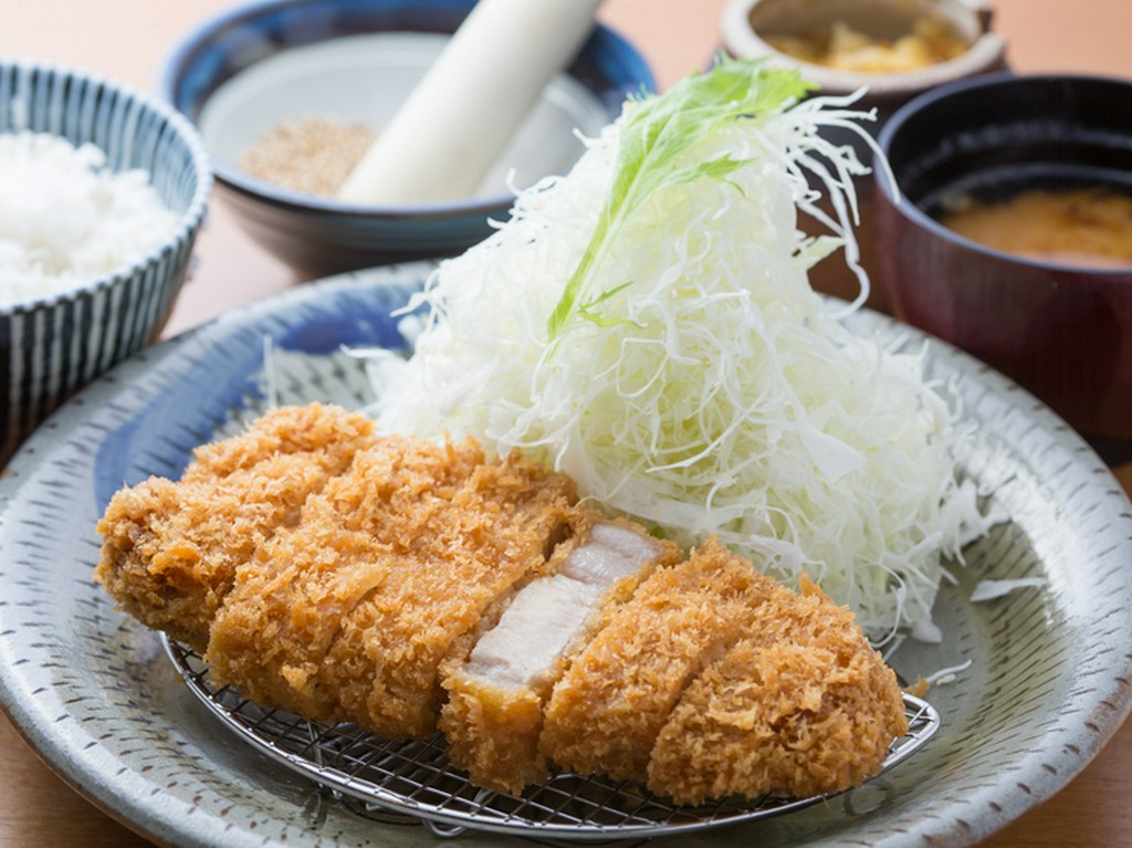 こだわりの金武アグー豚本来の旨みと甘みが凝縮された『極み アグーロースかつ』