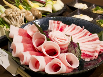 新鮮だからこそレアに近い状態でもお肉の旨みを味わえる『金武アグー100%(和豚)しゃぶしゃぶコース』