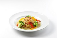 彩りの良い野菜を使用したシンプルなペペロンチーノ。
当店の生パスタの味が楽しめる一皿です♪