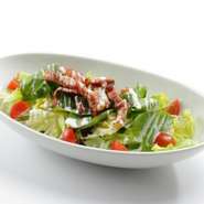 ベーコンとチーズの相性が抜群！提供時にすりおろしチーズをお掛けします！