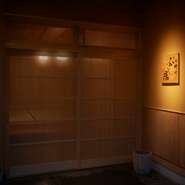 「ミシュランガイド富山・石川（金沢）2016特別版」に掲載されたほどの名店です。完全予約制で、昼も夜もコースのみ。