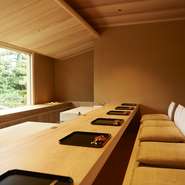 お一人様でお越しいただいても嬉しゅうございます。
目の前の料理人に何なりとお申し付けください。