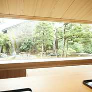 お一人様でお越しいただいても嬉しゅうございます。
目の前の料理人に何なりとお申し付けください。