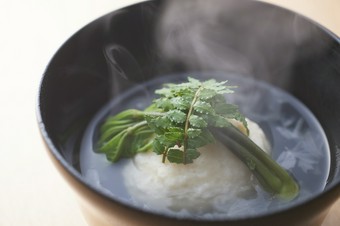 こだわりの素材でひいた出汁が絶品『煮物椀』