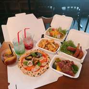 ピッツァはもちろん！サラダやパスタ、お肉料理などなど。様々な料理をお持ち帰りできます！！ぜひ、ご利用ください！！