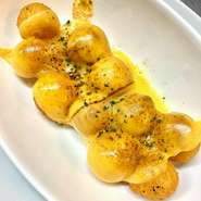 人気のメニュー！！熱々のじゃがいもとチーズ最高です。