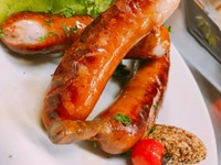 3種類のソーセージで食べ応え抜群
