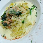 もちもち生めんと絡み合うソース