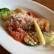 中からチーズがとろり。