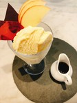 バニラアイスにエスプレッソをかけてお召し上がりください