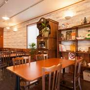 前菜からピッツァ、メイン料理までボリュームたっぷりのパーティープランは、飲み放題付きで3500円から。4名から利用できて、貸切パーティーを企画することも可能。料理とお酒、お喋りで楽しい時間を過ごせます。