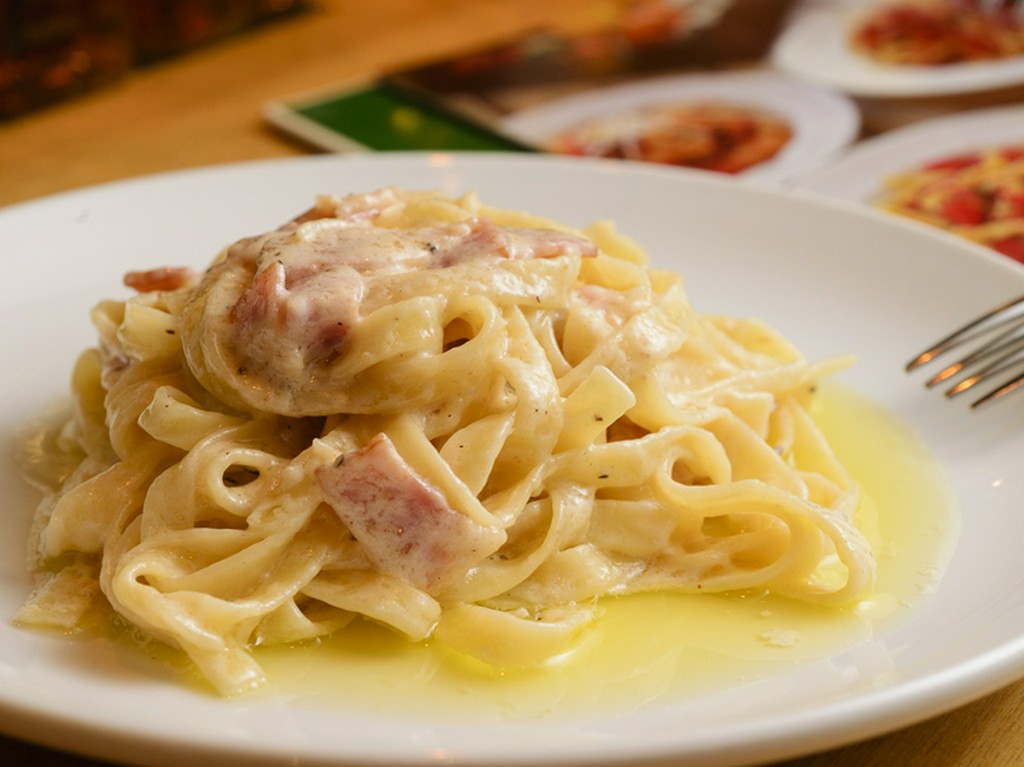 メニューは24種以上！　旬の食材でつくる限定パスタもおすすめな『パスタ（写真はカルボナーラ）』