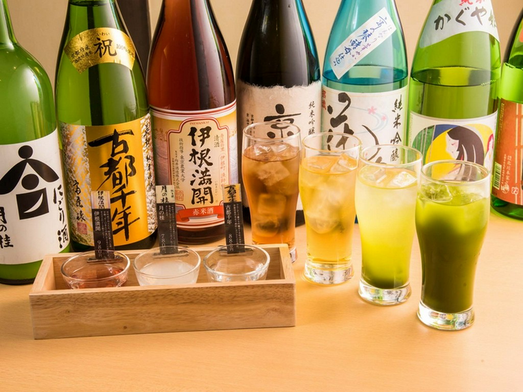 お茶を使ったお酒を多数用意。京都らしいおいしさを楽しんで