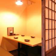 当店は全席個室ですので、周りを気にせずにお食事をお楽しみ頂けます。掘りごたつ個室、テーブル個室がございますので、予約時にお伝えいただければご希望の席タイプで、ご予約承ります。