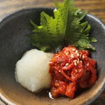 京都の水で作られた豆富を、シンプルに醤油でどうぞ。