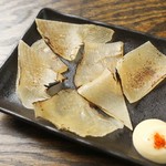 程よく炙ったエイヒレをお酒のアテにどうぞ。